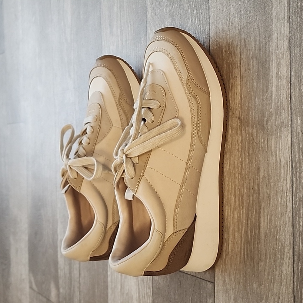 Neutral sneakers - Picture 2 of 6